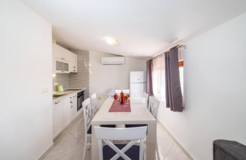 Donje Rastane House | Holiday Home Tonka with pool