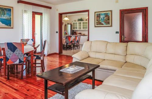 Pican House | Holiday Home Villa Emanuela by Interhome