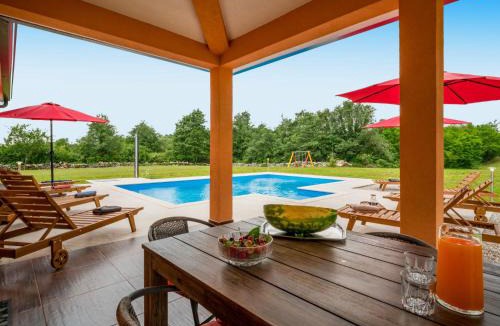 Karojba House | Holiday Home Villa Frankovići by Interhome