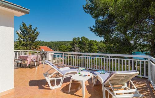 Vrboska House | Holiday Home Vrboska With Fireplace 06