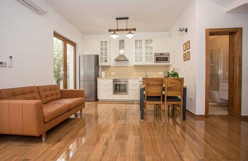 City Center House | Holiday home with air conditioning and terrace in the city centre