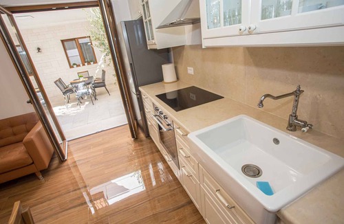 City Center House | Holiday home with air conditioning and terrace in the city centre