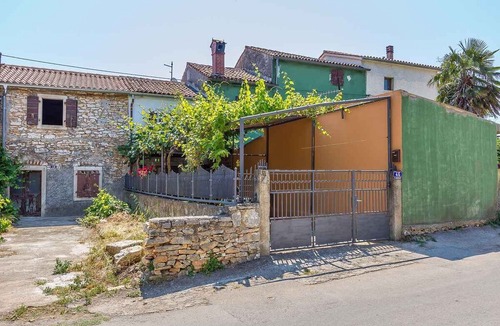 Sisan House | Holiday home with air conditioning