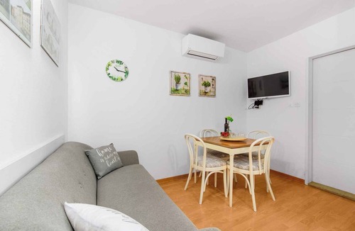 Kukci House | Holiday home with large garden and swimming pool