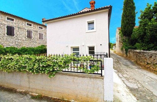 Rakalj House | Holiday home with large terrace and barbecue