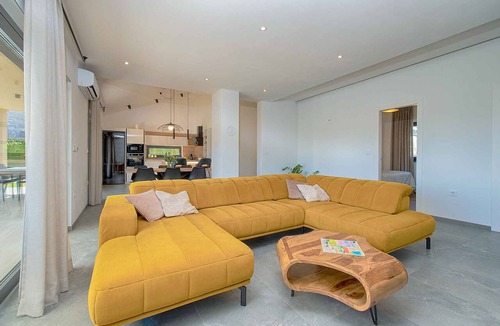 Rebici House | Holiday home with pool and beautiful garden