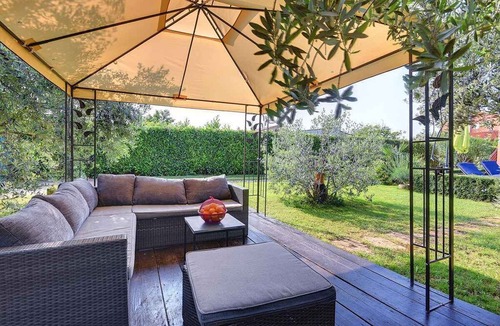 Sisan House | Holiday home with pool and air conditioning
