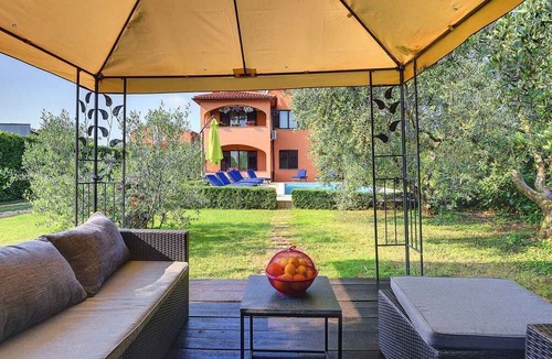 Sisan House | Holiday home with pool and air conditioning