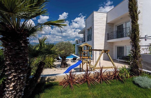 Klimno House | Holiday home with pool for 8 people