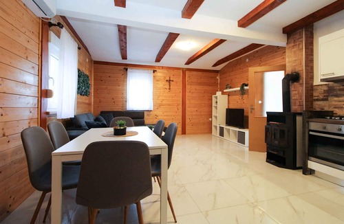 Marcana House | Holiday home with pool for 6 people