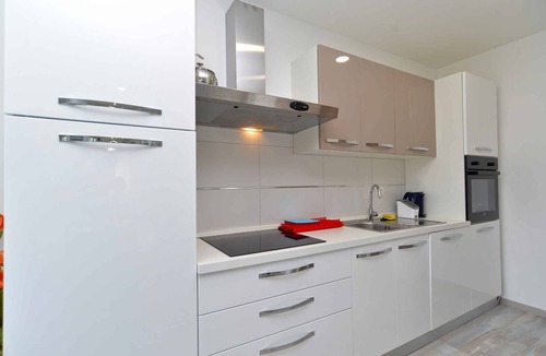 Valdebek Apartment | Holiday home with swimming pool on a large estate