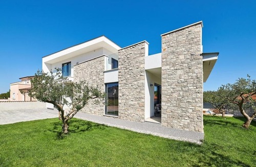 Kastel House | Holiday house Buje for 8 - 10 persons with 4 bedrooms - Holiday house