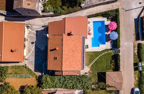 Cabrunici House | Holiday House "Leona"
