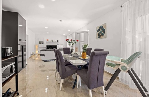Orihi House | Holiday House Nives with pool and playground