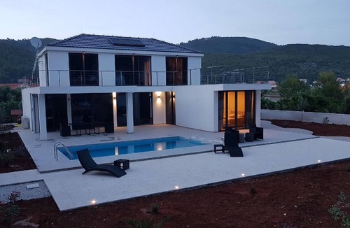 Prizba House | Holiday house Prigradica for 1 - 10 persons with 4 bedrooms - Holiday house