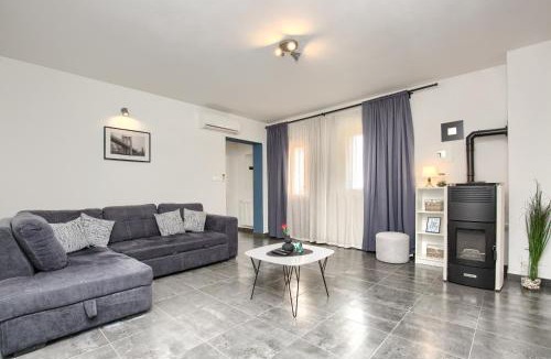 Loborika House | Holiday House Ulika near Pula - Pet Friendly