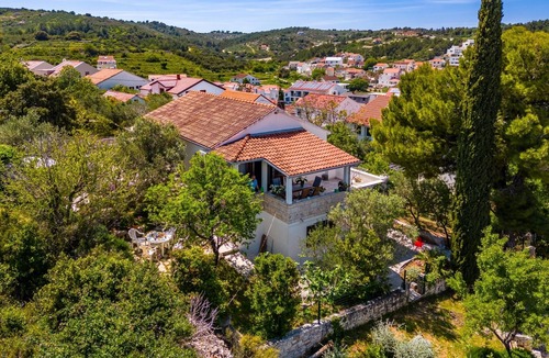 Sutivan House | Holiday house with a parking space Sutivan, Brač (K-23075)