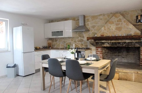 Supetar House | Holiday house with a parking space Supetar, Brač (K-25125)