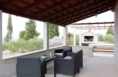 Supetar House | Holiday house with a parking space Supetar, Brač (K-25125)