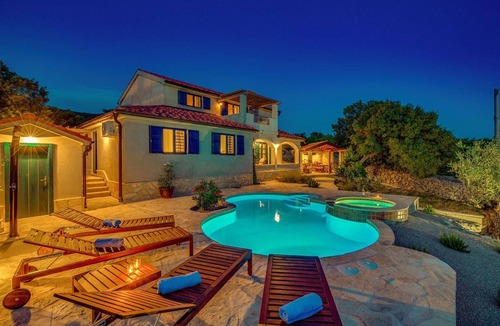 Smrika House | Holiday villa with view of the water