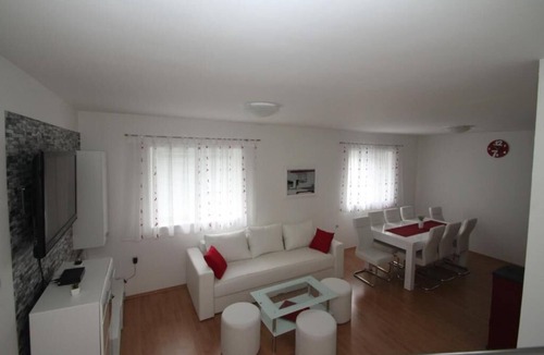 Otocac House | Home in nature with pool, barbecue and entertainment amenities