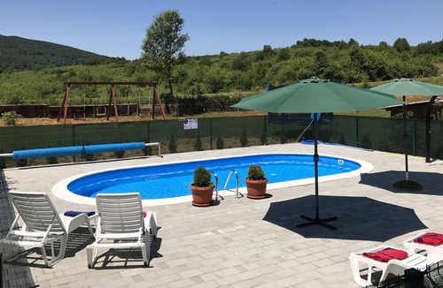 Rakovica Apartment | Homerez - Appartement 15 km away from the slopes for 2 ppl. with shared pool