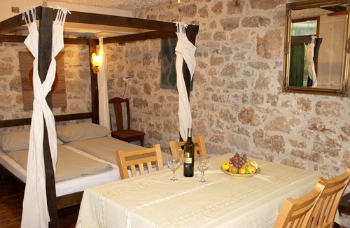 Betina Apartment | Homerez - Studio apartment Near the beach