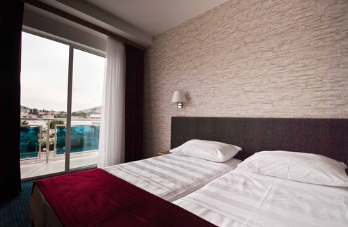 Gruz Hotel | Hotel Petka