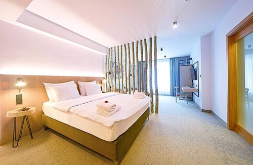 Delnice Hotel | Hotel Risnjak