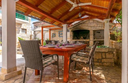 Grohote House | House Ante