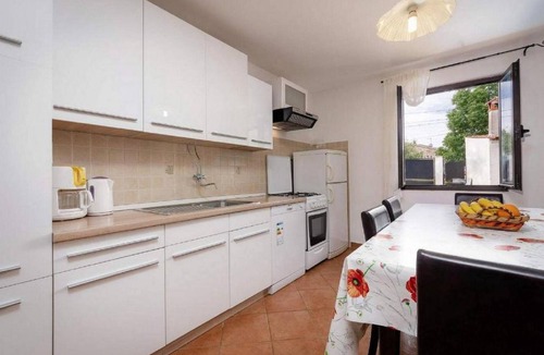 Zbandaj House | House Casa Ana Milena (11339-K1) - Porec