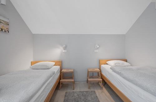 Lovinac House | House Degenia