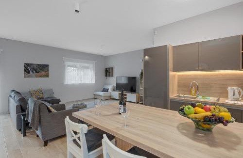 Lovinac House | House Degenia