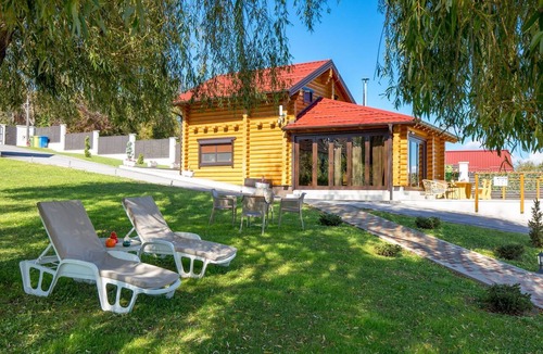 Petrinja House | House Drvena kuća Babylonica by Interhome