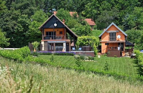 Sveti Ivan Zelina House | House in a quiet location ideal for family holidays. Pool, hot tube and sauna.