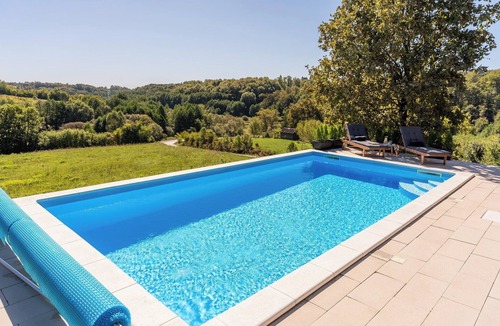 Pisarovina House | House in Vukomerički Hills with outdoor jacuzzi, pool, and space for gatherings