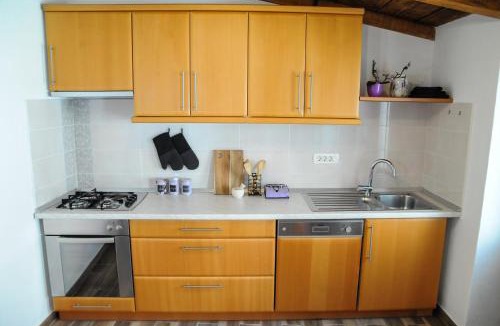 Skatari House | House Margerita