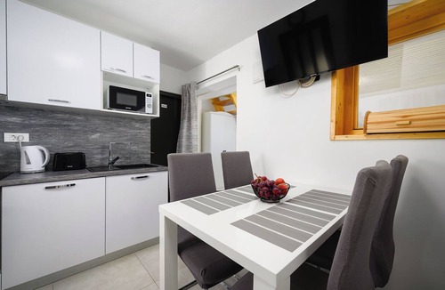 Tar House | House Miha (119891-K1) - Tar