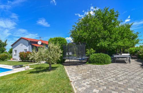 Valdebek House | House Mirna 2177