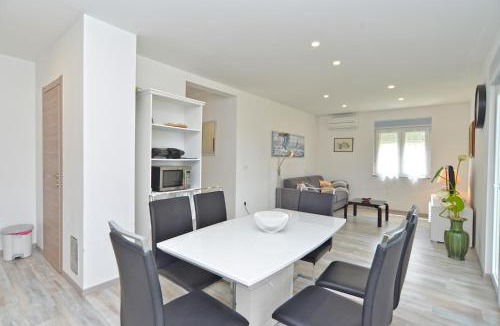 Valdebek House | House Mirna 2177
