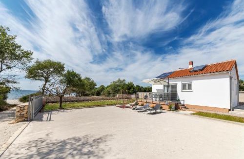 Peroj Villa | House of peace
