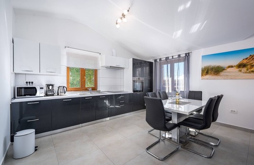 Lindar House | House Smoky, private pool, 6 people, free WiFi, outdoor kitchen, free bikes, BBQ