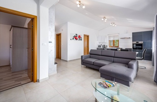 Lindar House | House Smoky, private pool, 6 people, free WiFi, outdoor kitchen, free bikes, BBQ