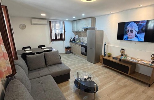 Privlaka Apartment | House Varoš