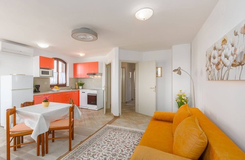 Mali Maj Apartment | Idyllic flat just 250 metres from the beach with pool, sea view, barbecue area, loungers