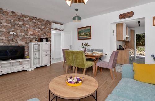 Rascane House | in Rašćane mit Beheiztem Pool by Interhome