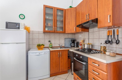 Polje Apartment | In this beautiful house on the 1st floor is tastefully furnished apartment CKK724 with minimum ceili