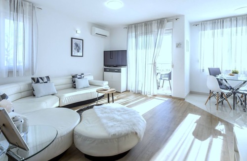 Kastel Luksic Apartment | Iris beach apartments 3