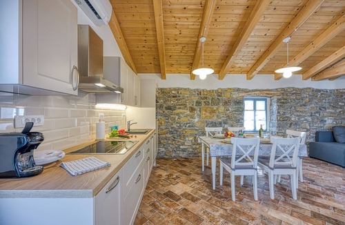 Koper Apartment | Istrian Casa Sunny Terrace APT w Sauna EV Hot tube, Koper, Slovenia