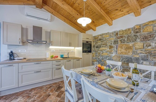 Koper Apartment | Istrian Casa Sunny Terrace APT w Sauna EV Hot tube, Koper, Slovenia
